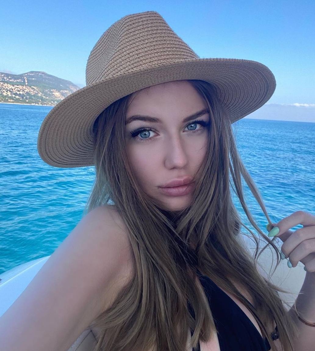 Алина привлекальеная девушка из Красноперекопск цена от 3000 руб