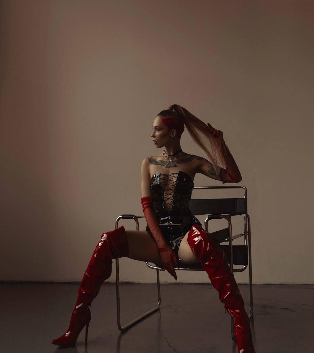 Полина привлекальеная девушка из Красноперекопск цена от 4000 руб