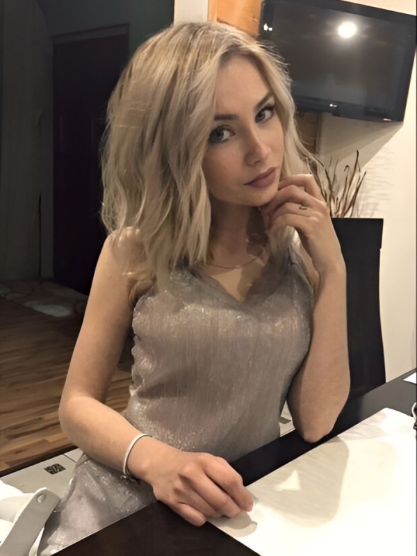 Ульяна привлекательная девушка из Красноперекопск цена от 10000 руб