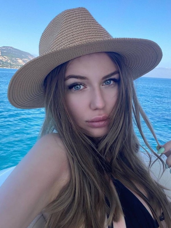 Алина привлекательная девушка из Красноперекопск цена от 3000 руб