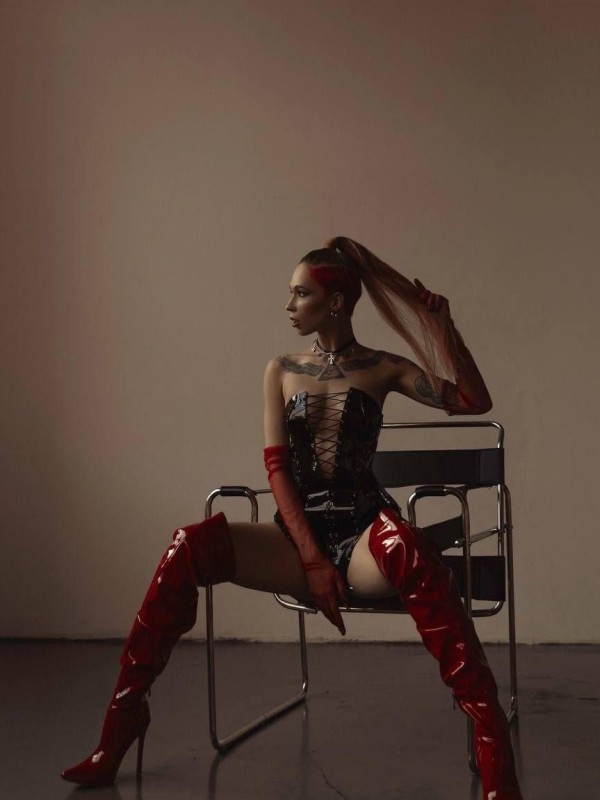 Полина привлекательная девушка из Красноперекопск цена от 4000 руб